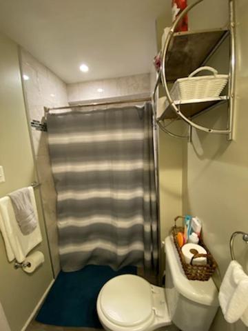 Hidden Gem Near Downtown Frederick And Shopping Apartment Exterior photo